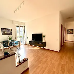 Nina's House , Milano Italia